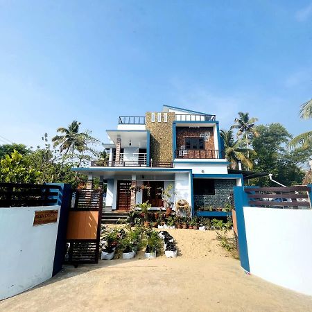 Malhar Marari Homestay Марарикулам Екстериор снимка