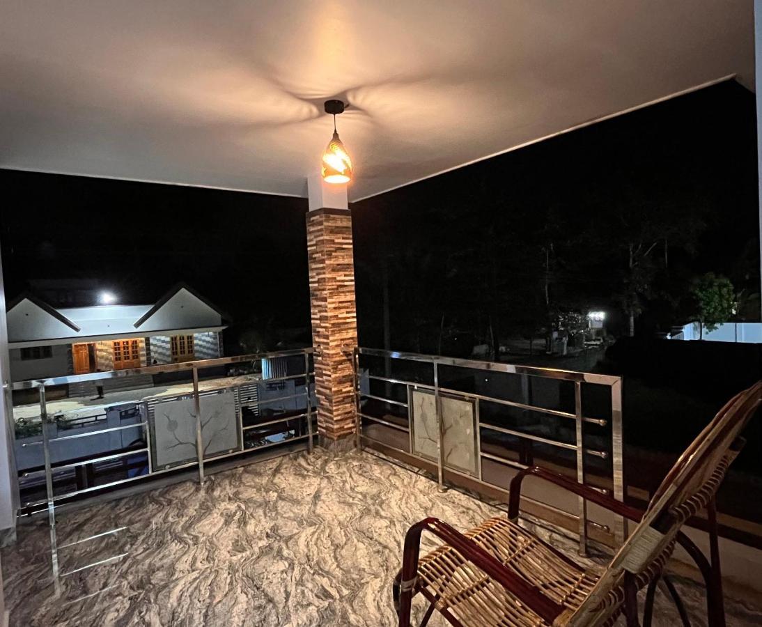 Malhar Marari Homestay Марарикулам Екстериор снимка
